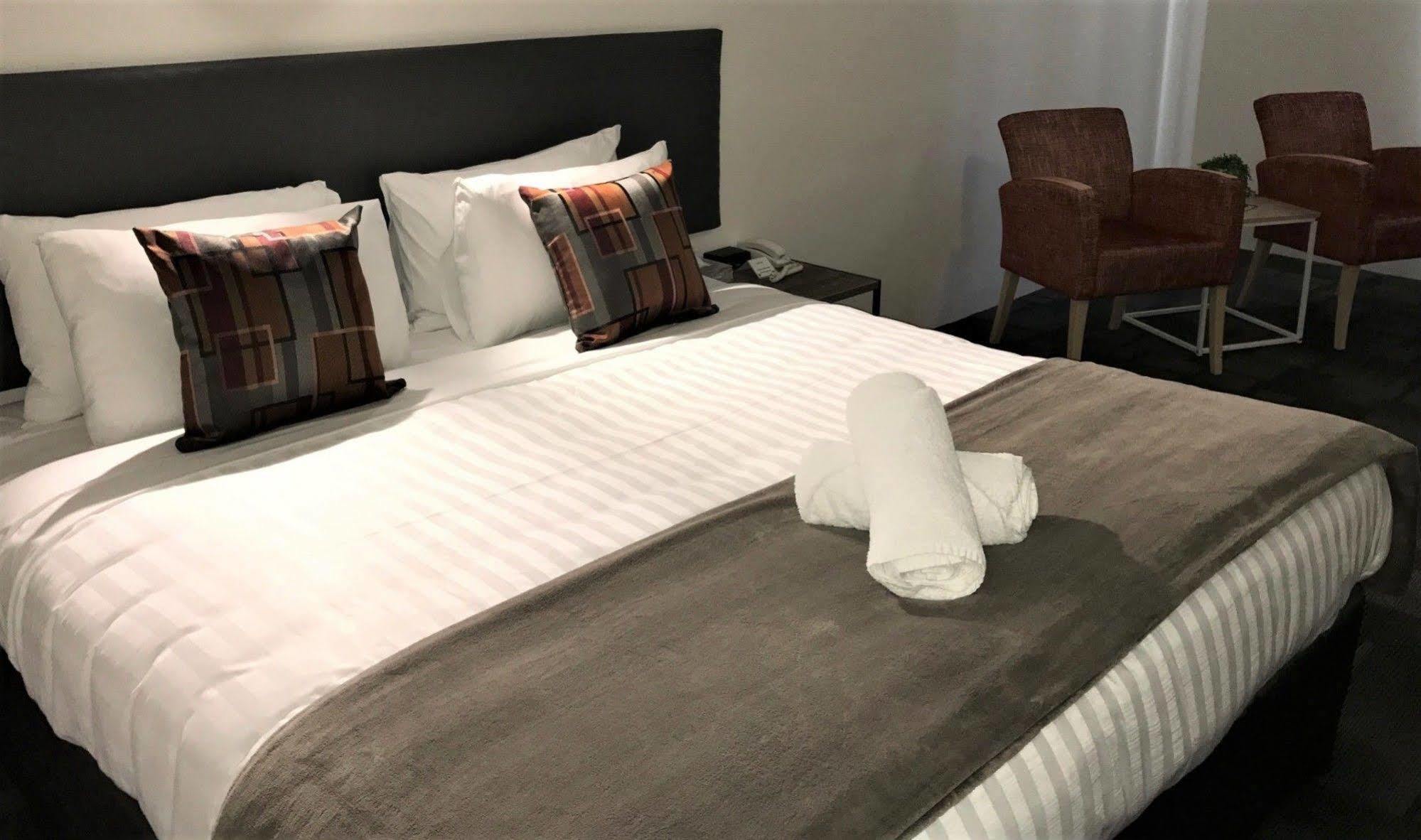 Hotel Clipper Рокингам Екстериор снимка